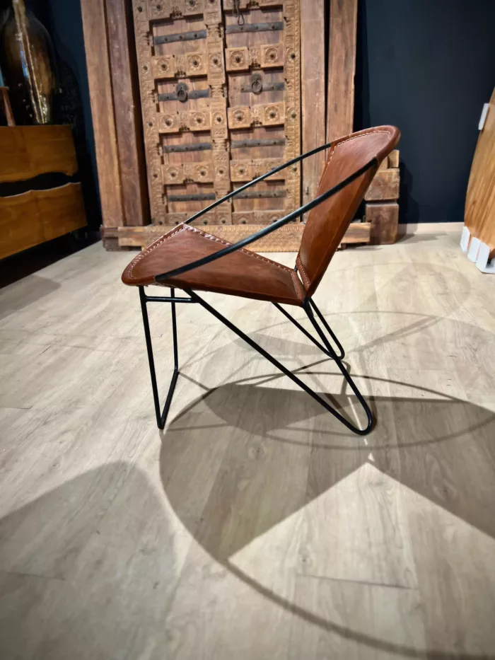 Un fauteuil contemporain en métal