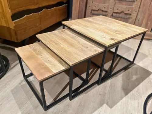 Un ensemble de table basse gigogne en bois