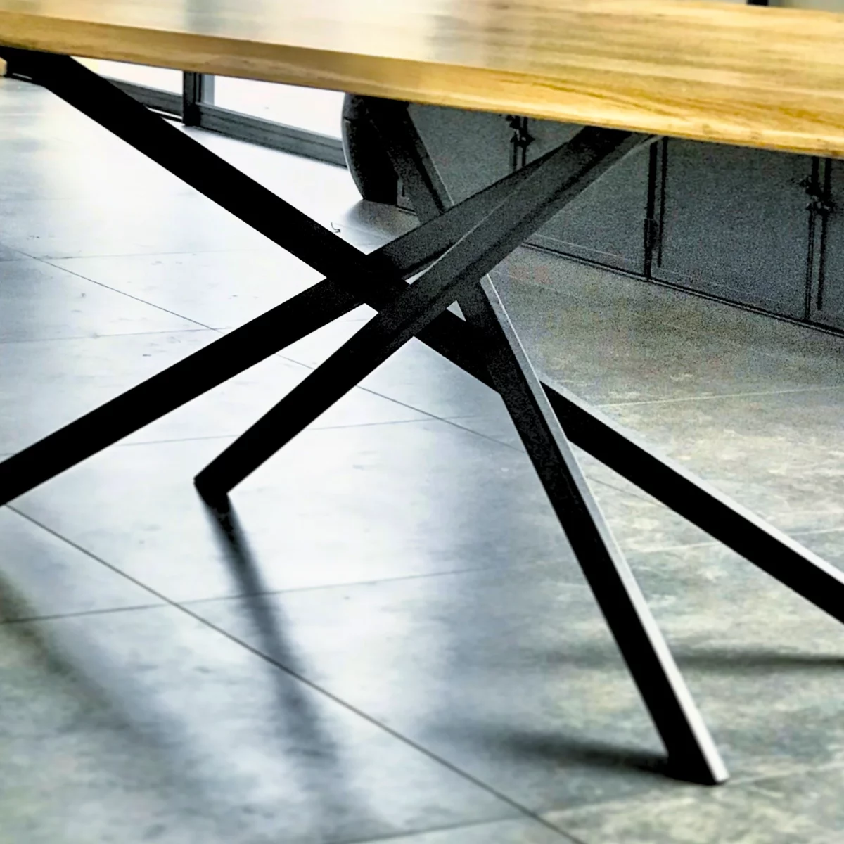 Un pied de table en forme de Mikado