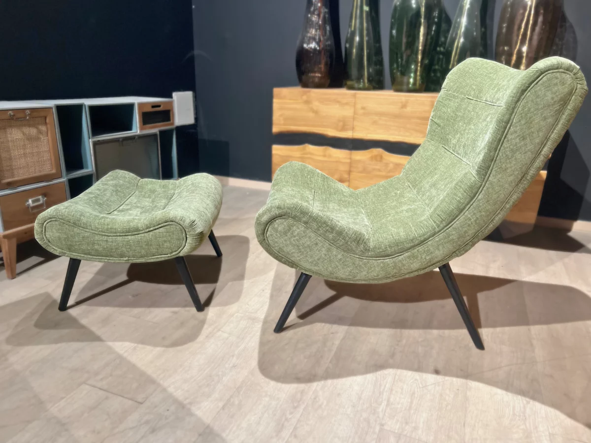 Un fauteuil en velours vert