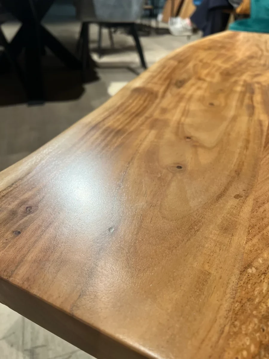 L'entretien d'une table en bois massif